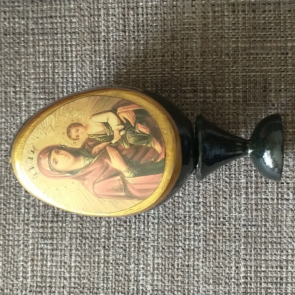 NIB Handcrafted Icon Egg - Picture 8 of 9
